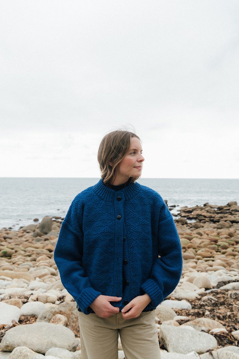 Triangle tuck stitch cardigan | corvette melange blue by Carnwear
