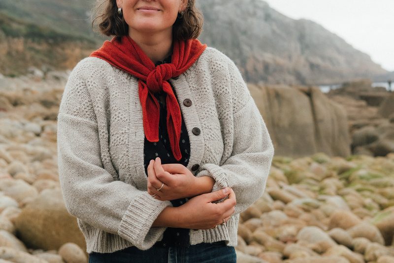 Tuck stitch triangle scarf | paprika red by Carnwear