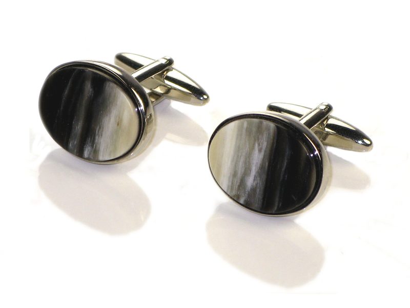 CL3 Cufflink Oval Inset Oxhorn by Abbeyhorn Ltd
