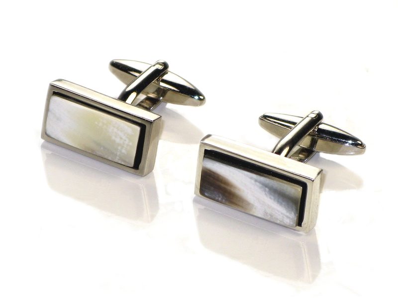 CL5 Cufflink Narrow Rectangle Inset Oxhorn by Abbeyhorn Ltd