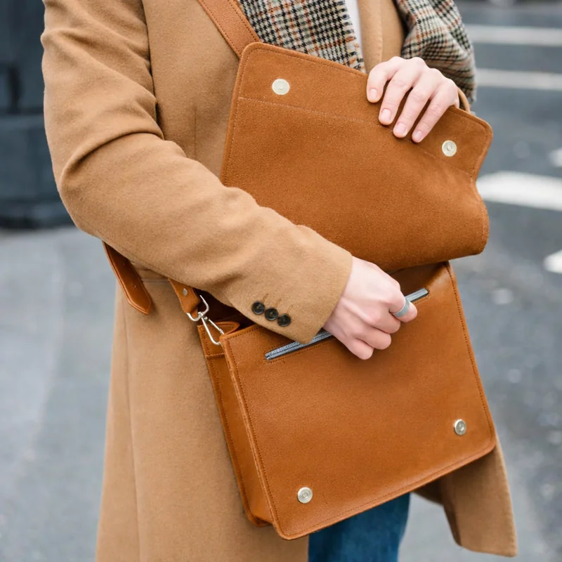 TAN MESSENGER MODEL 2