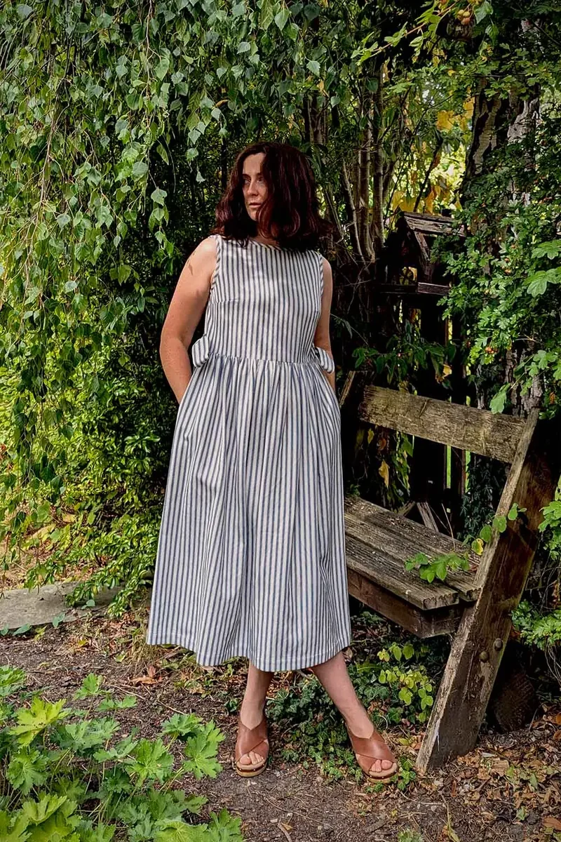 the mia boat neck sleeveless pinafore midi dress